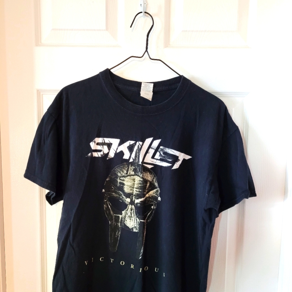 Mens LG Skillet Victorious Concert T-Shirt Black